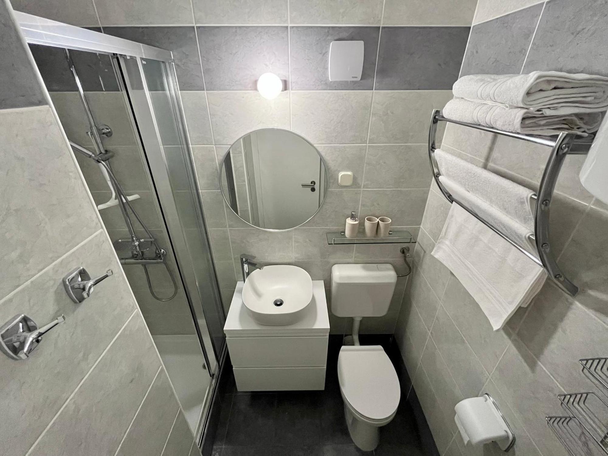 Apartment Ena - Lavica Podstrana Exteriör bild